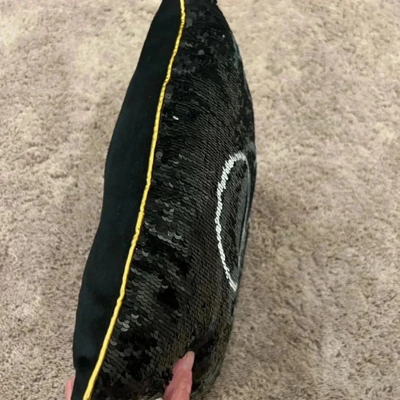 Harry Potter glasses 9 3/4 platform flipsy flip sequin pillow black 15.5 x 15.5 - Picture 6 of 11